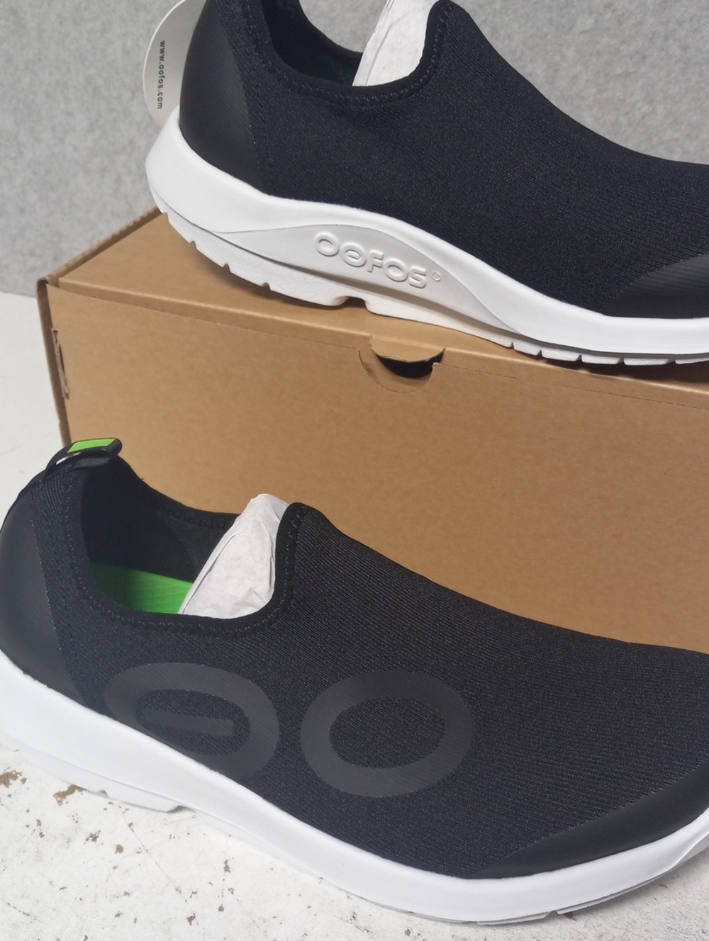 OOFOS Black Slip-On Recovery Sneakers with White Sole Shoes Mens Sz 10 Black - Picture 2 of 6